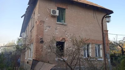 Війська РФ вдарили по Нікопольському району Дніпропетровщини: травмовано дві жінки