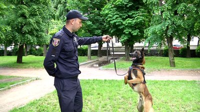 У Житомирі на Замковій горі дітей знайомили з роботою поліції, рятувальників та Червоного Хреста У Житомирі на Замковій горі дітей знайомили з роботою поліції, рятувальників та Червоного Хреста