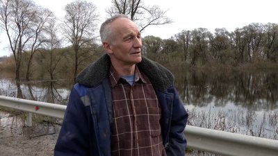 Моторний човен замість підтопленого моста: на Новгород-Сіверщині розлилася Десна Моторний човен замість підтопленого моста: на Новгород-Сіверщині розлилася Десна