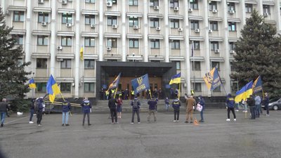 Під будівлею Одеської ОДА пройшла акція за звільнення Андрія Єрмака Під будівлею Одеської ОДА пройшла акція за звільнення Андрія Єрмака