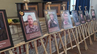 У Луцьку вшанували пам’ять медиків, які загинули за час російсько-української війни У Луцьку вшанували пам’ять медиків, які загинули за час російсько-української війни