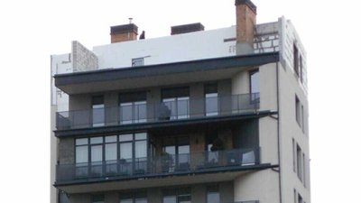 Багатоповерхівка з надбудованим поверхом