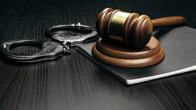 Обіцяв "влаштувати" на службу при ХАЕС за 19 тисяч доларів: на Хмельниччині чоловікові оголосили підозру