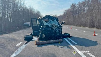 Легковик і трактор з деревиною: смертельна дТП на Чернігівщині