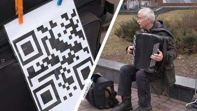 Не лише у капелюх, а й на картку — віддячити за гру на баяні пропонує вінницький вуличний музика