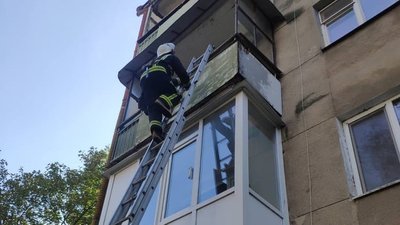 Волинські рятувальники визволили літню жінку із квартирного полону