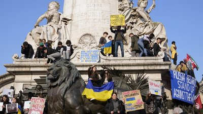 У Парижі провели марш на підтримку України — фоторепортаж