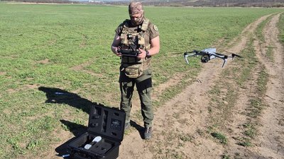 Працюють на передовій: громади Київщини передали українським військовим безпілотники