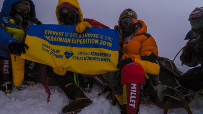 Прапор, як символ дому, гордість та улюблені кольори. Історії львів'ян Прапор, як символ дому, гордість та улюблені кольори. Історії львів'ян