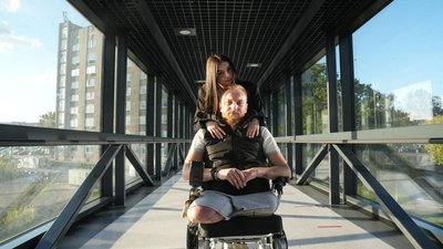 Військовий та його дівчина