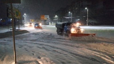 19 машин вночі, 7 - вдень. Як прибирають сніг у Кропивницькому 19 машин вночі, 7 - вдень. Як прибирають сніг у Кропивницькому