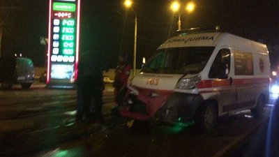 У Харкові легковик не пропустив швидку з дитиною