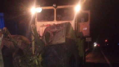 На трасі Запоріжжя-Дніпро зіткнулися автобус та трактор На трасі Запоріжжя-Дніпро зіткнулися автобус та трактор