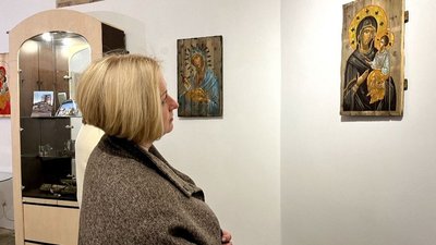 Написані на ящиках з-під набоїв: у Києві відкрили виставку ікон Написані на ящиках з-під набоїв: у Києві відкрили виставку ікон
