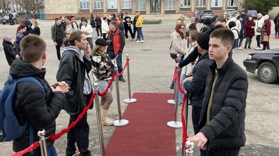 У Близнюках на Харківщині відбулась прем'єра фільму "Люксембург, Люксембург" — репортаж У Близнюках на Харківщині відбулась прем'єра фільму "Люксембург, Люксембург" — репортаж