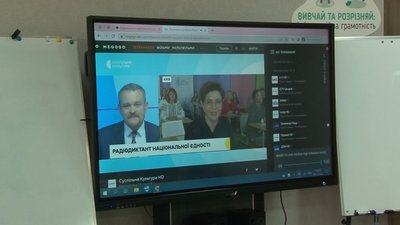 Вперше за 22 роки: директори черкаських шкіл разом написали диктант Вперше за 22 роки: директори черкаських шкіл разом написали диктант
