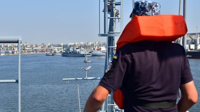 Водолази ВМС прибули до Румунії, щоб взяти участь у військових навчаннях "Дайв–2021" Водолази ВМС прибули до Румунії, щоб взяти участь у військових навчаннях "Дайв–2021"