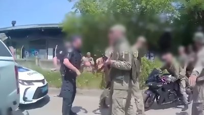 Погрожували поліцейським та стріляли у повітря: у Чернігові шістьом військовим оголосили підозру