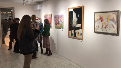 "Кожен автор – окремий всесвіт": в Одесі відкрили спільну виставку художників