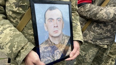 У Полтаві прощаються з п’ятьма бійцями, які полягли, під час захисту Україну