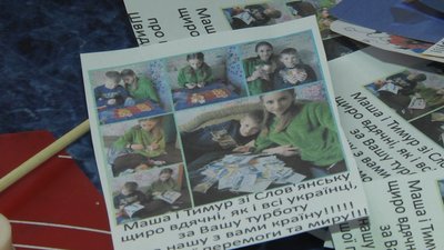 Діти до солодощів прикріплюють посилання для захисників. Діти до солодощів прикріплюють посилання для захисників.