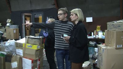 "Дуже просився": у волонтерському центрі у Луцьку допомагає 14-річний школяр "Дуже просився": у волонтерському центрі у Луцьку допомагає 14-річний школяр