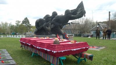 В Онуфріївському районі перепоховали бійців, які загинули у 1943 році В Онуфріївському районі перепоховали бійців, які загинули у 1943 році