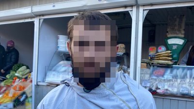 На ринку Рівного продавали крадене взуття, яке впізнав власник, - поліція На ринку Рівного продавали крадене взуття, яке впізнав власник, - поліція