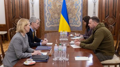 Єрмак зустрівся з помічником держсекретаря США Паєттом та послом Сполучених Штатів Брінк. Про що говорили