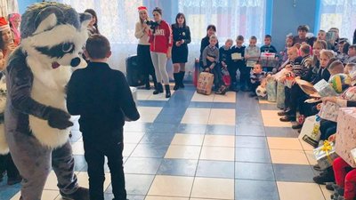 Подарунки від волонтерів Святого Миколая отримали учні Калинівського інтернату на Херсонщині