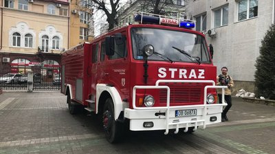 Громаді на Тернопільщині волонтери передали пожежний автомобіль Громаді на Тернопільщині волонтери передали пожежний автомобіль