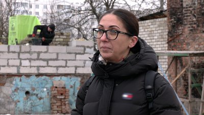 Волонтери зі всієї України відновлюють будинок у Чернігові, який зруйнував підбитий літак Красноярцева Волонтери зі всієї України відновлюють будинок у Чернігові, який зруйнував підбитий літак Красноярцева