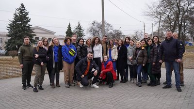 "Приймали людей там, де немає лікарів". Терапевтка з Буковини розповіла, як лікувала людей на сході "Приймали людей там, де немає лікарів". Терапевтка з Буковини розповіла, як лікувала людей на сході