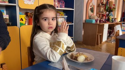 "Кухарка приходить на роботу вдосвіта, щоб приготувати дітям їжу" — як організовують харчування у дитсадку Чернівців "Кухарка приходить на роботу вдосвіта, щоб приготувати дітям їжу" — як організовують харчування у дитсадку Чернівців