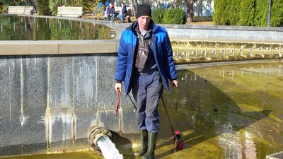 У Черкасах "консервують" на зиму фонтани