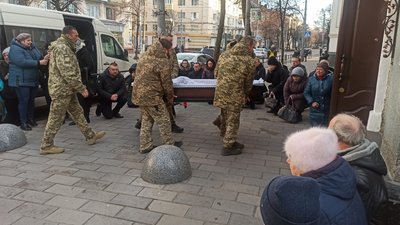 Загинув у бою на Донеччині: у Житомирі попрощалися з військовослужбовцем Олександром Загурським Загинув у бою на Донеччині: у Житомирі попрощалися з військовослужбовцем Олександром Загурським