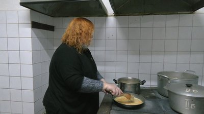 Миколаївські освітяни готують безкоштовні обіди для військових та тероборони Миколаївські освітяни готують безкоштовні обіди для військових та тероборони