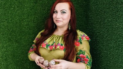 Волинянка навчає використовувати природні барвники для писанок