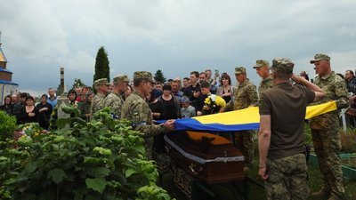 На Тернопільщині у чотирьох громадах попрощалися із загиблими воїнами