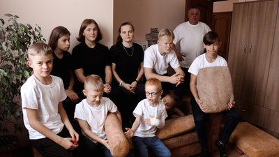 "У кожного свій характер": як живе сумська родина, у якій 10 дітей "У кожного свій характер": як живе сумська родина, у якій 10 дітей
