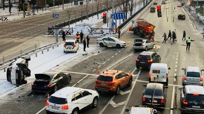 Потрощені 5 автівок і затор: нетверезий водій спричинив ДТП у центрі Києва