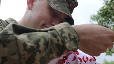 У Житомирському військовому інституті організували виставку вишиванок У Житомирському військовому інституті організували виставку вишиванок