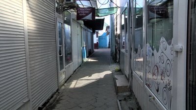 У Херсоні працівники торгівлі мітингували проти заборони працювати непродовольчим ринкам У Херсоні працівники торгівлі мітингували проти заборони працювати непродовольчим ринкам