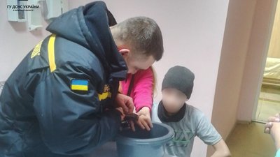 Довелося рятували палець: на Київщині підліток невдало погрався з мультитульним ключем