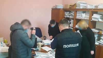 У Чернівцях держслужбовця затримали на хабарі в тисячу євро