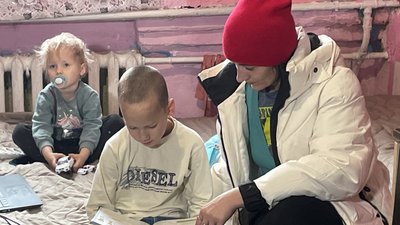 "Тут страшно жити: падають дроти, каміння". У Миколаєві мешканці будинку скаржаться на його стан "Тут страшно жити: падають дроти, каміння". У Миколаєві мешканці будинку скаржаться на його стан