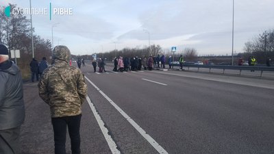 Рівненщина: на Київ-Чоп почався протест Рівненщина: на Київ-Чоп почався протест