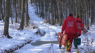 П’ять годин на виклик через ями на дорогах. Як працює швидка у гірських селах Закарпаття П’ять годин на виклик через ями на дорогах. Як працює швидка у гірських селах Закарпаття