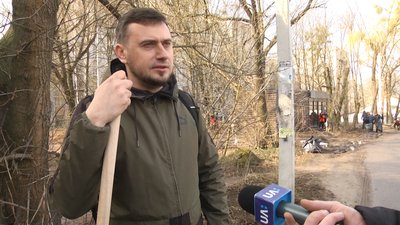 Близько двохсот людей долучилися до акції "Чистий день" у Житомирі Близько двохсот людей долучилися до акції "Чистий день" у Житомирі