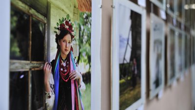 "Батьківська хата": черкаська фотографиня популяризує у Львові українську культуру "Батьківська хата": черкаська фотографиня популяризує у Львові українську культуру